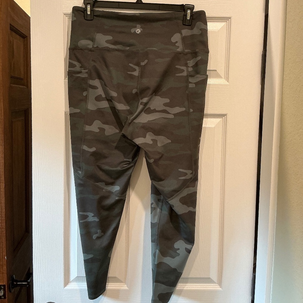 Camo Leggings Green NWOT